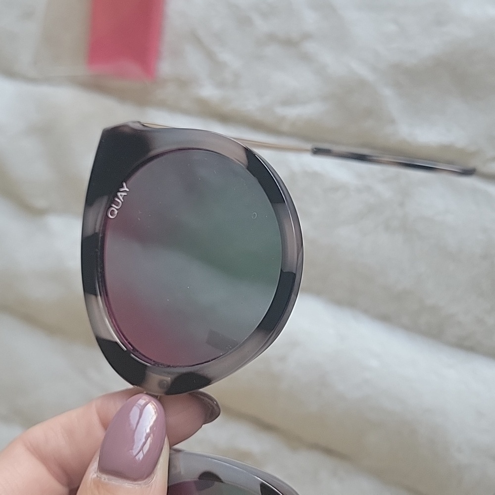 Quay | Women's Quay Shook Round Sunglasses, 50mm - Picture 3 of 9